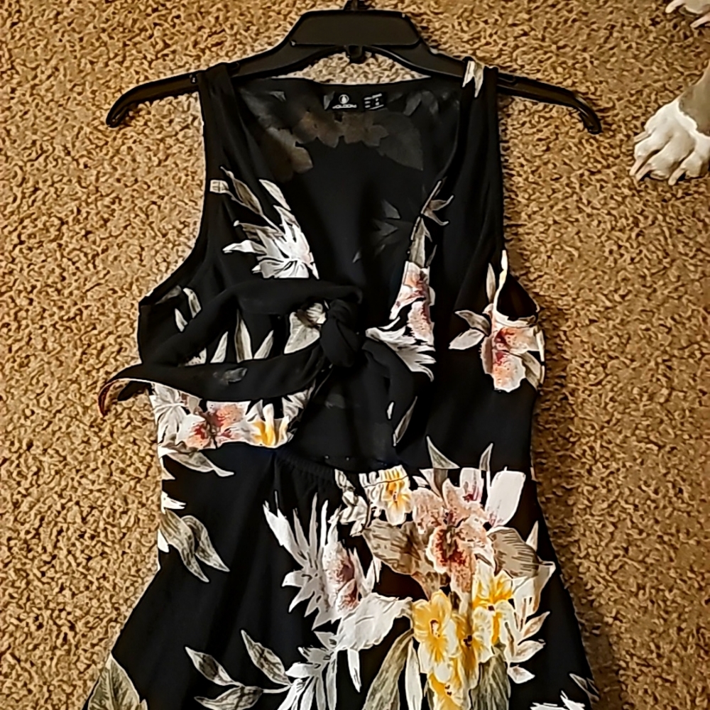 Cute volcom cut out dress